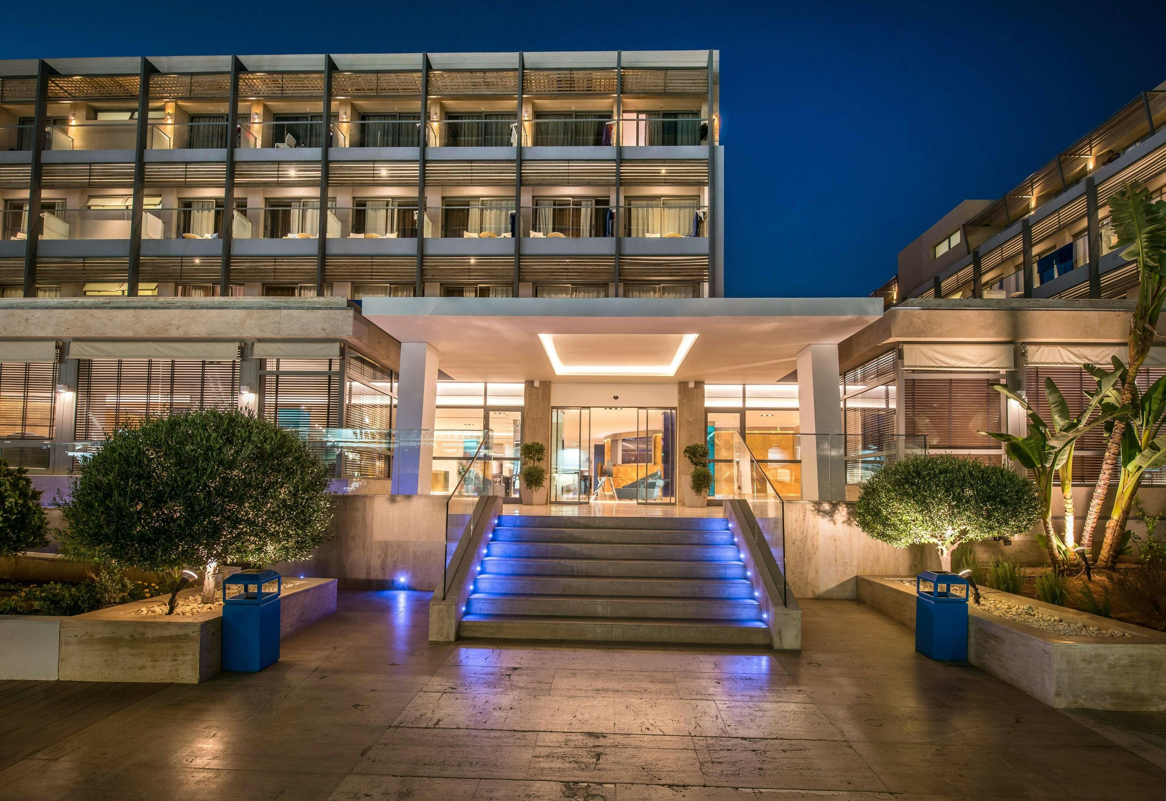 I Resort Beach Hotel