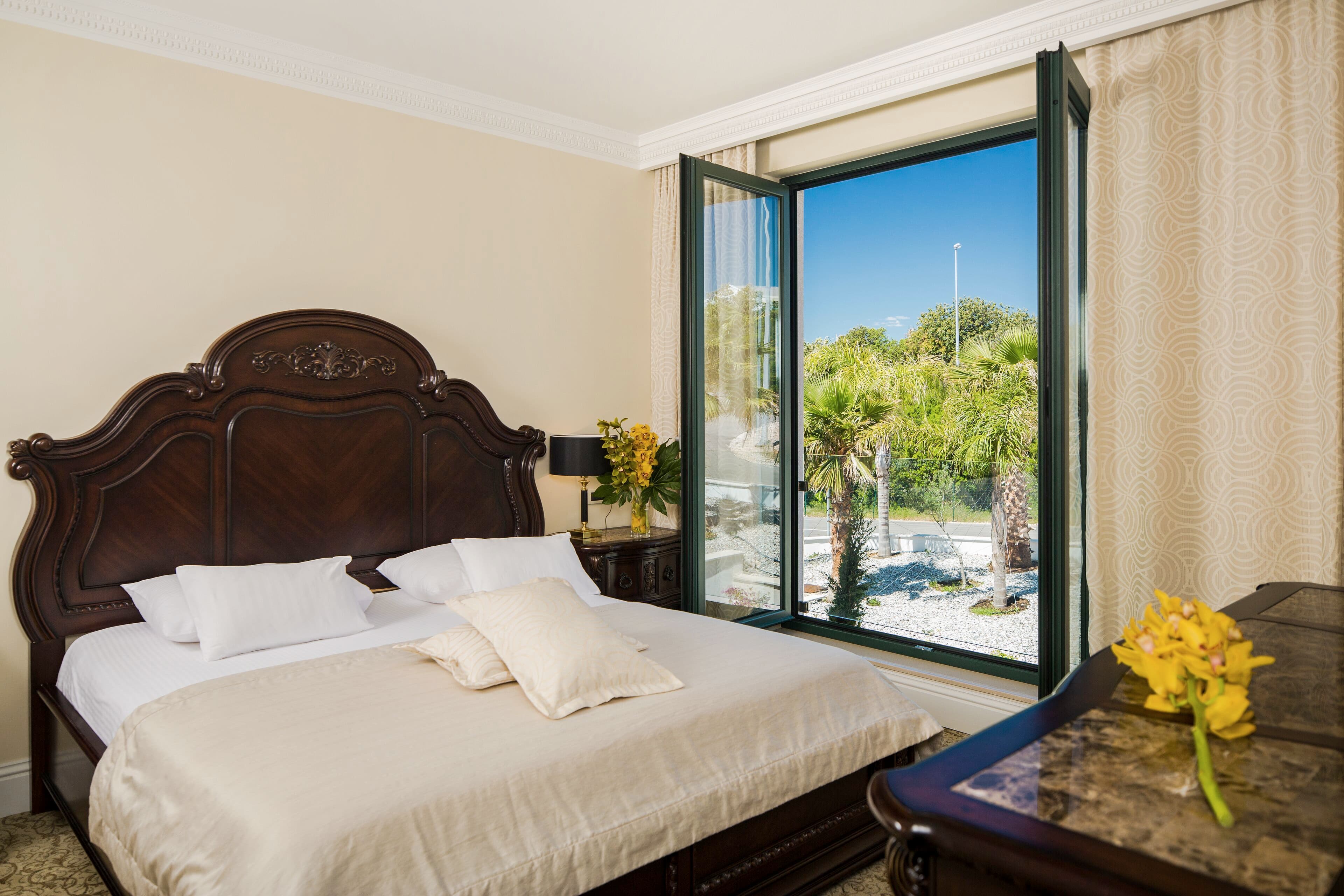 Royal Princess Hotel - photo 3