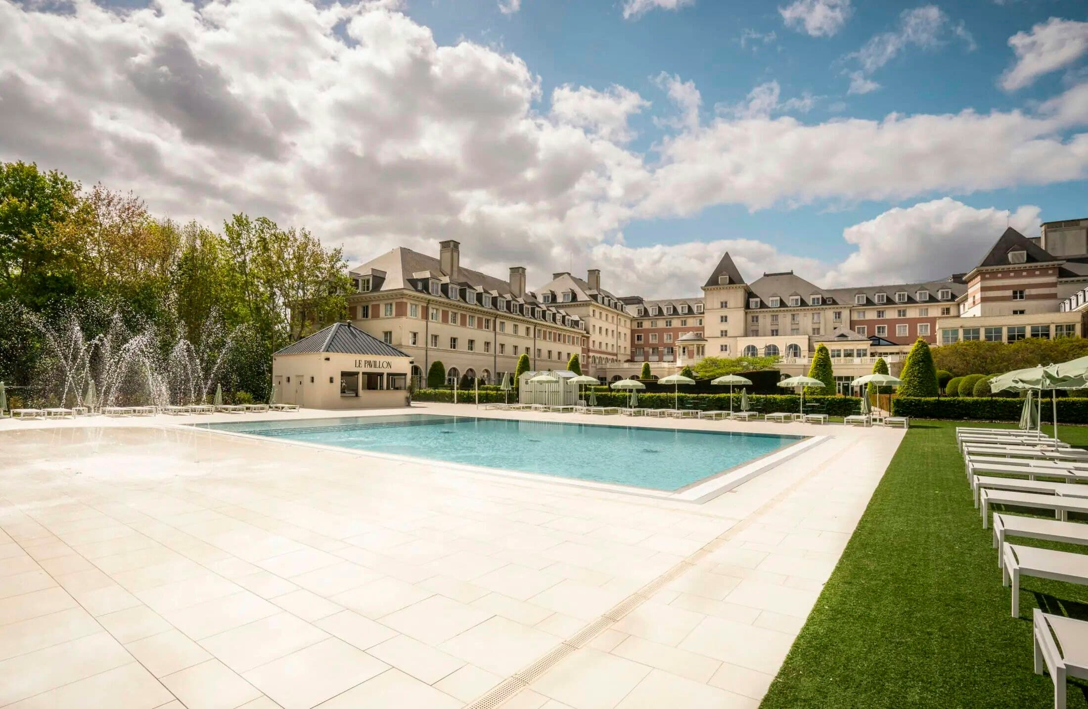 Dream Castle Hotel - photo 2