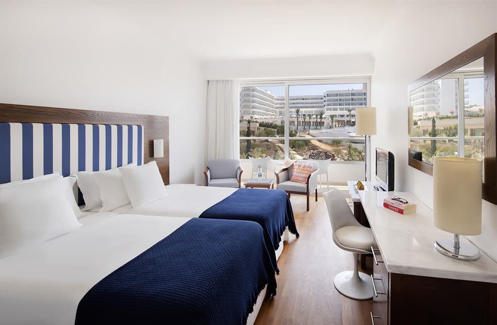 Grecian Sands Hotel - photo 2