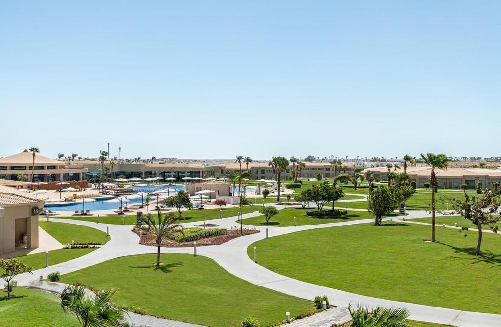 Luxury Beach Hotel - photo 3