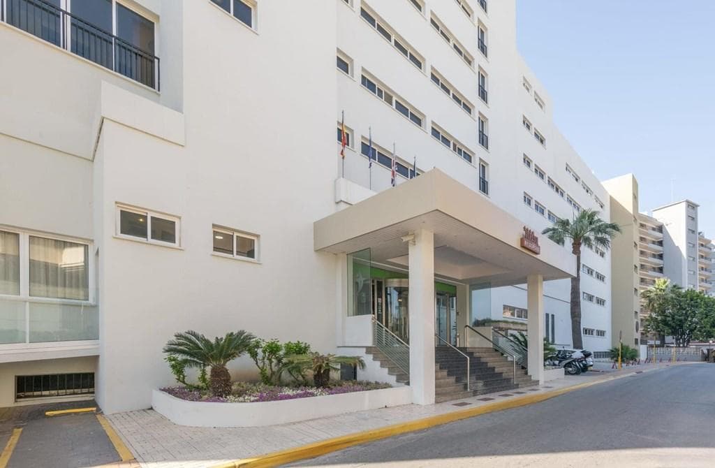 Torremolinos Getaway - photo 3