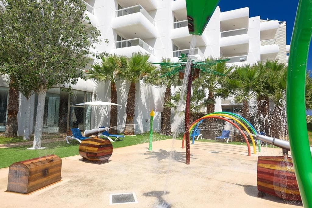 Tropic Garden Hotel - photo 2