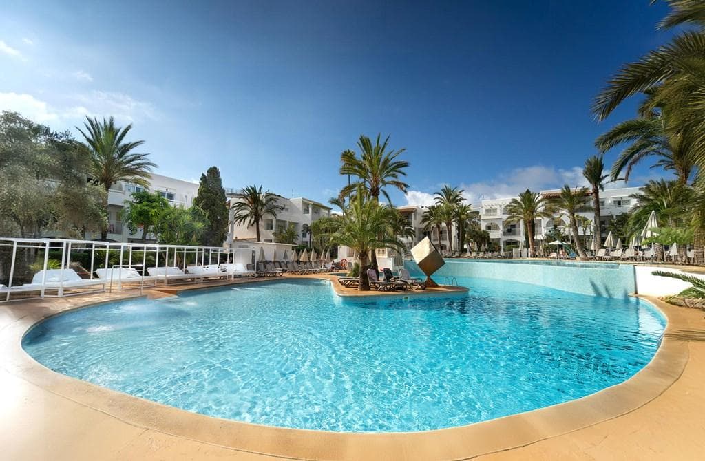 Cala d'Or Getaway
