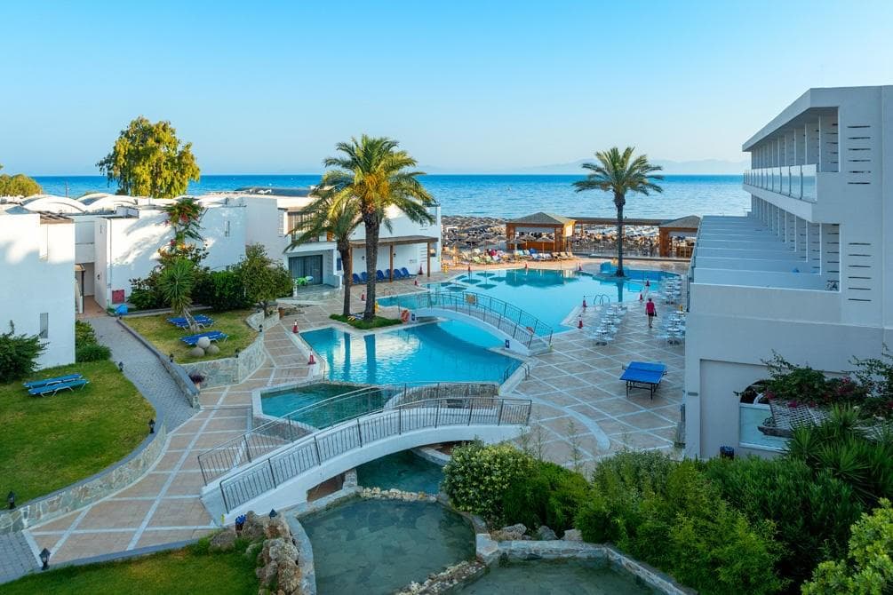 Avra Beach Hotel - photo 2