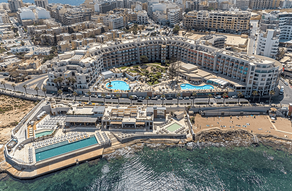 DoubleTree by Hilton Malta bed and breakfast - photo 3