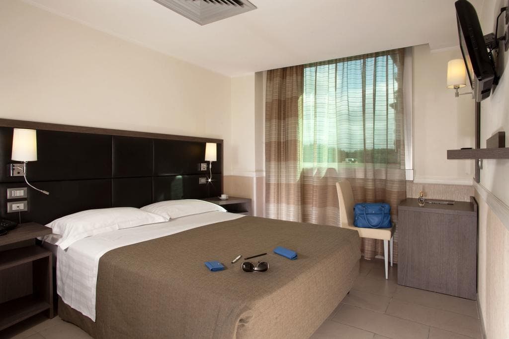 Hotel Artis 3 Nights - photo 2