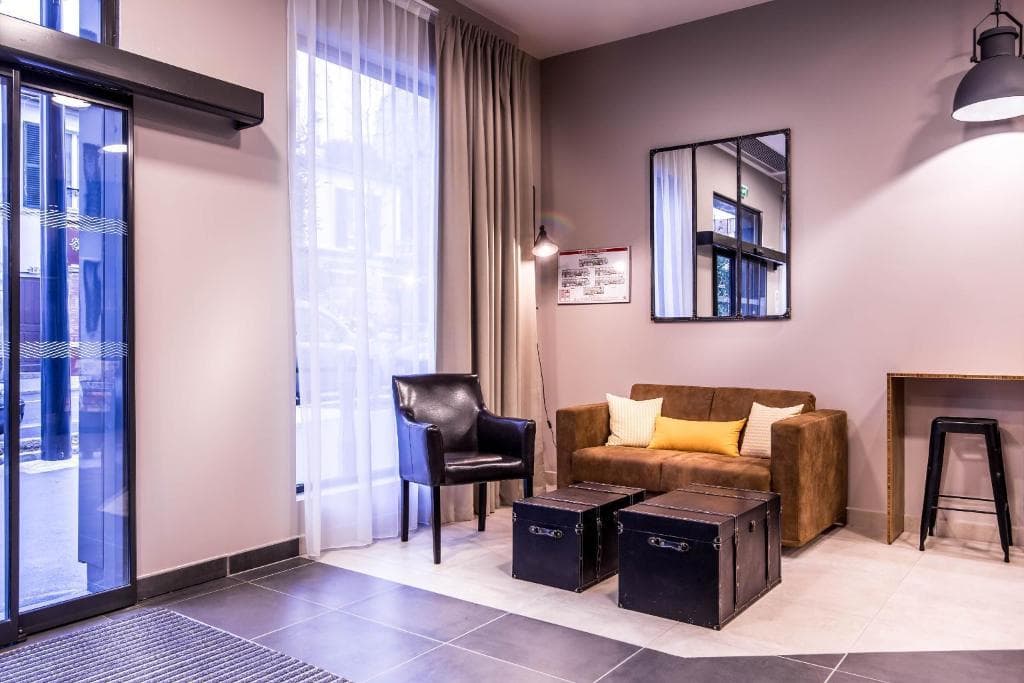 Best Western Plus Suitcase Paris