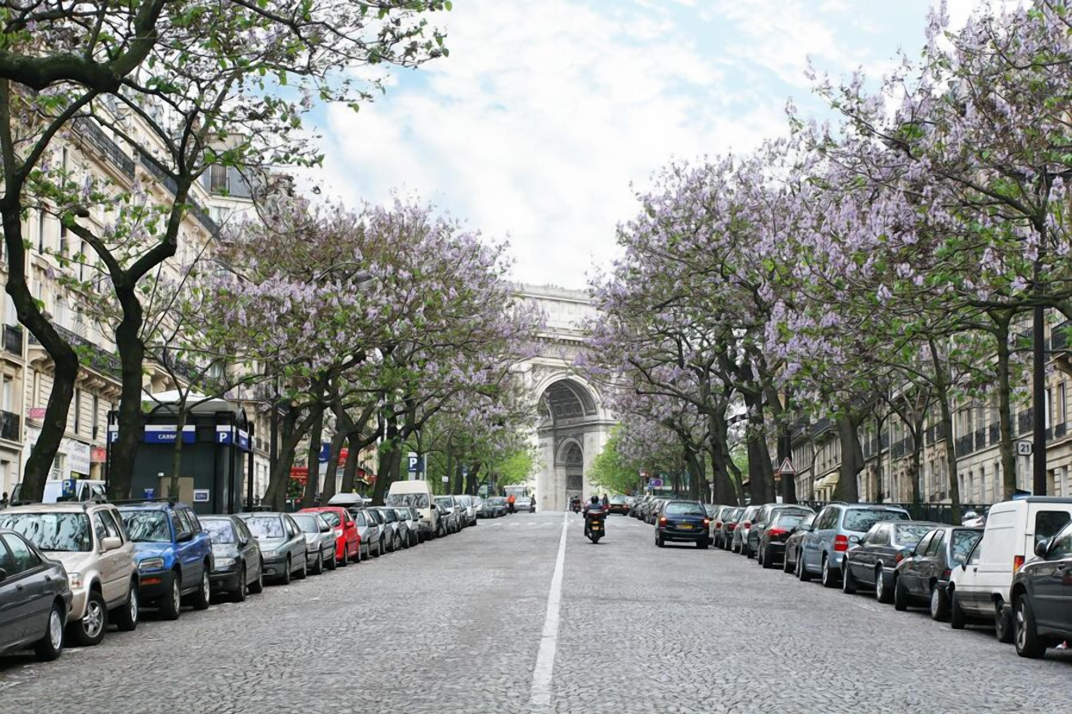 Elegant Parisian Hotel - photo 2