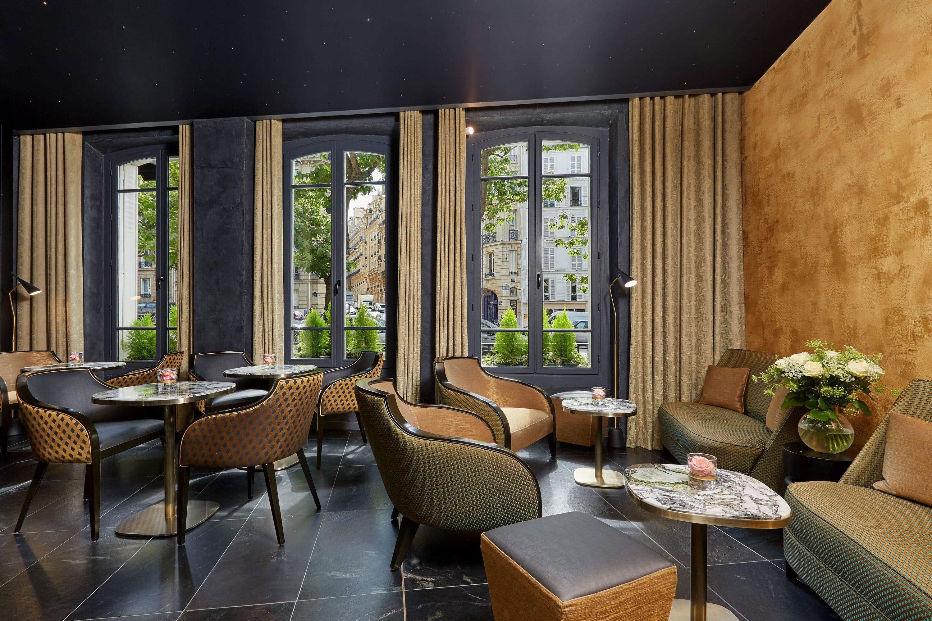 Elegant Parisian Hotel - photo 3