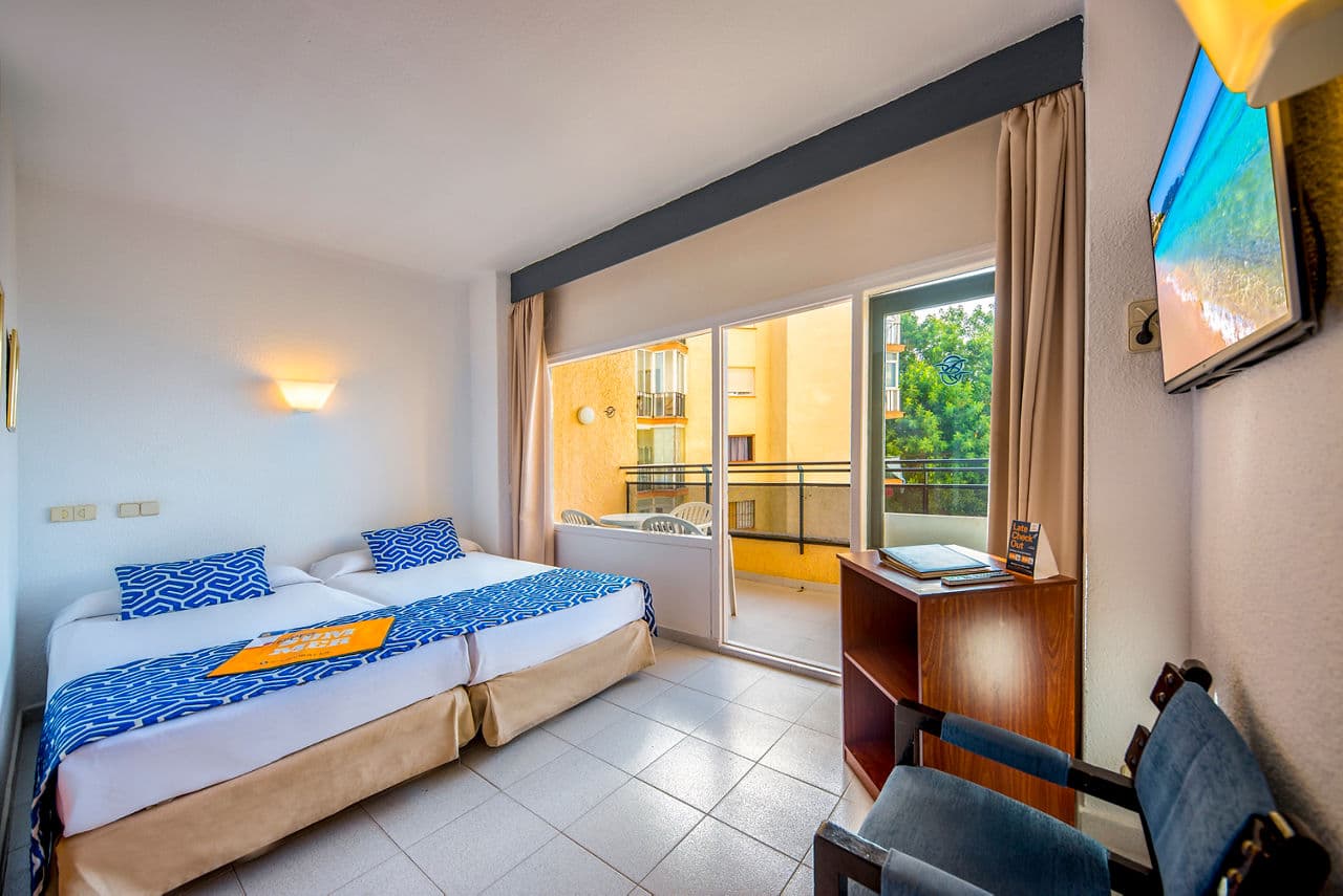 Costa Del Sol Getaway 24th  but cheaper on the 25th - photo 2