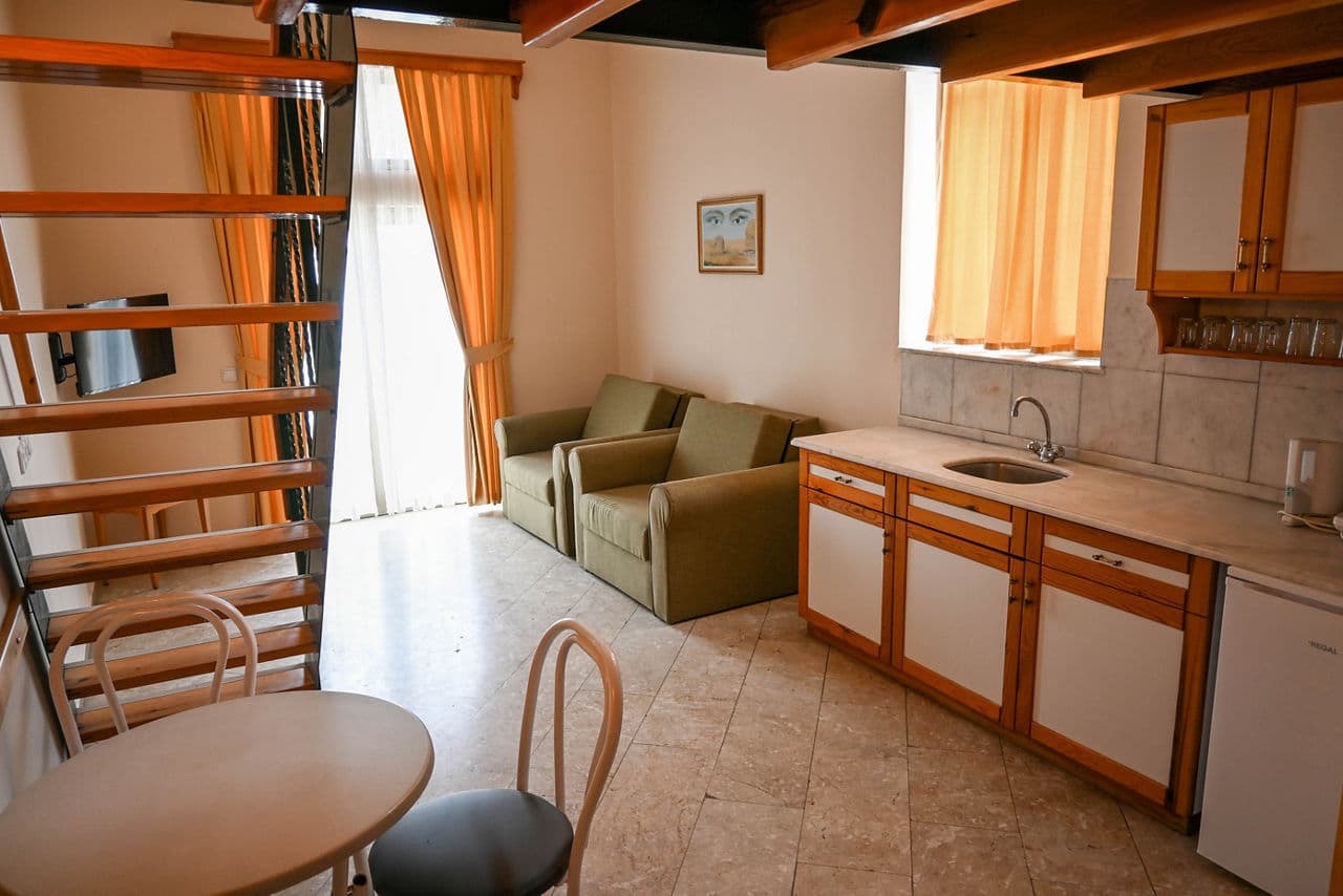 Green House Apartments - photo 2