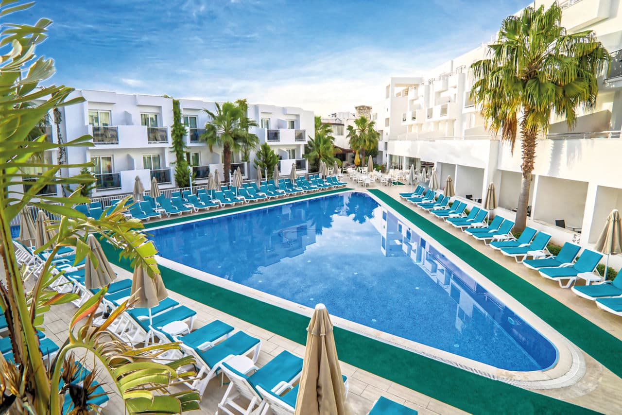Club Shark Hotel