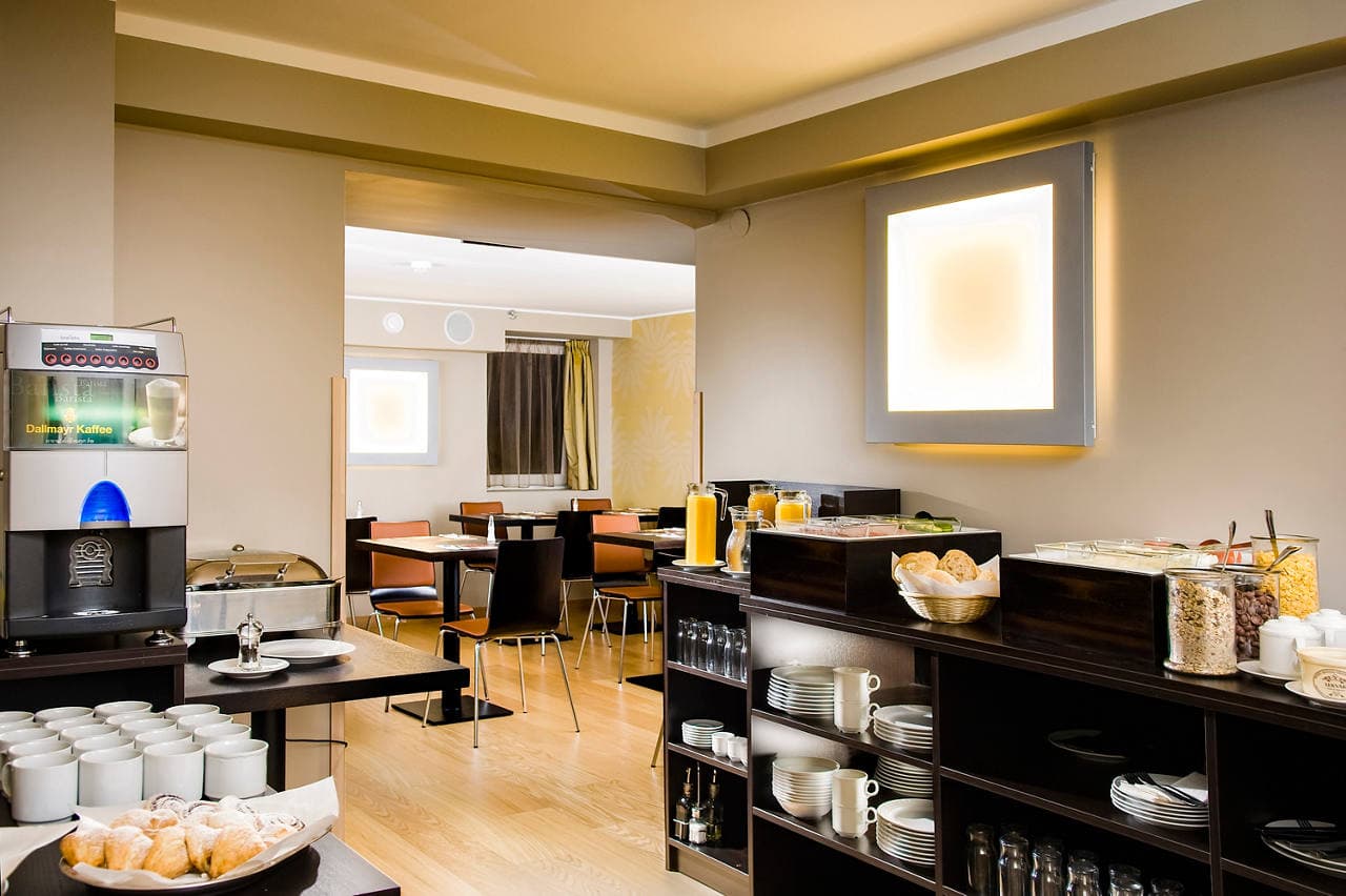 Opera Garden & Apartments Hotel. - photo 3