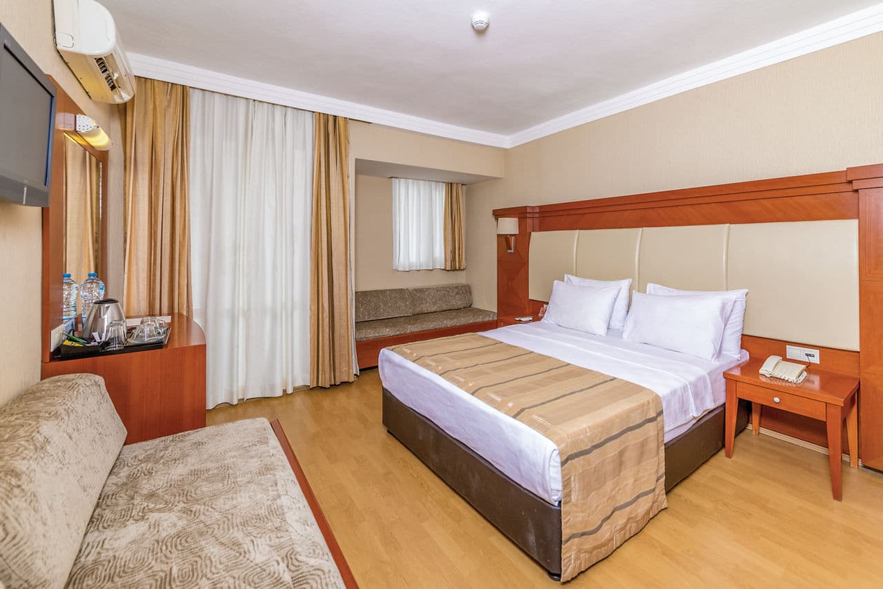 Julian Club Hotel - photo 3