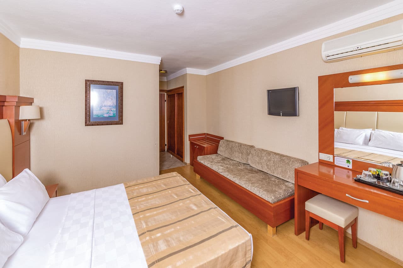 Julian Club Hotel