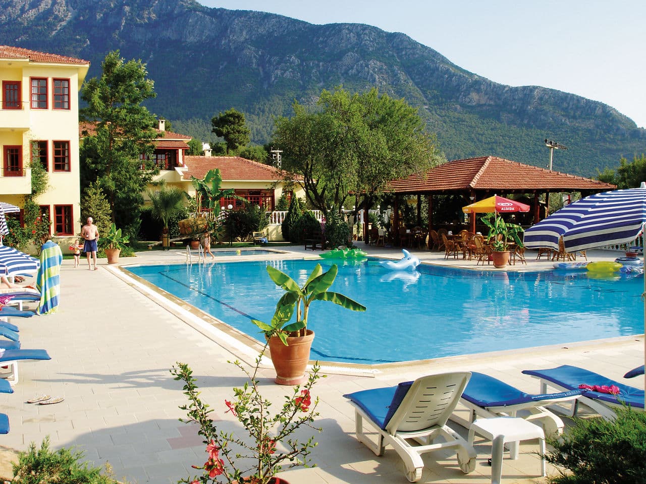 Celay Hotel & Flights - photo 3