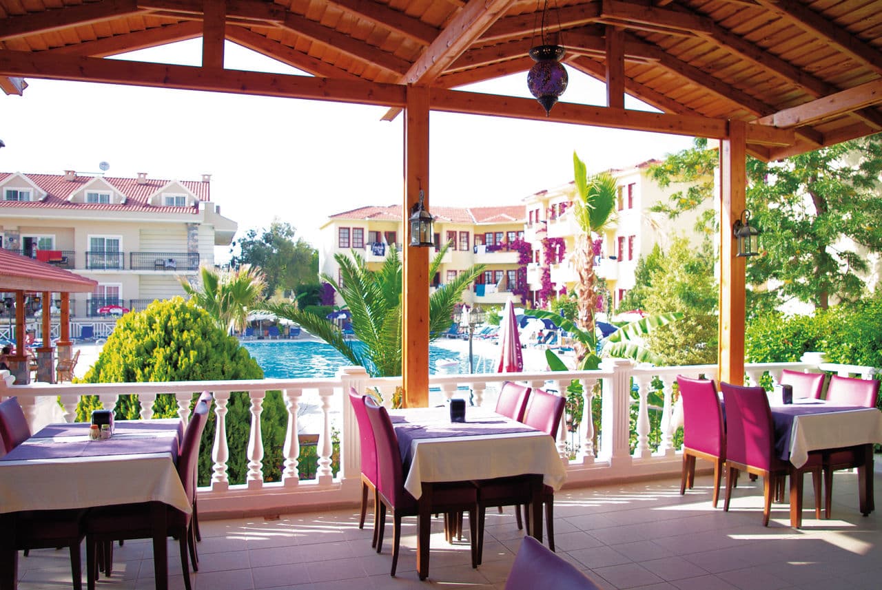 Celay Hotel & Flights - photo 2
