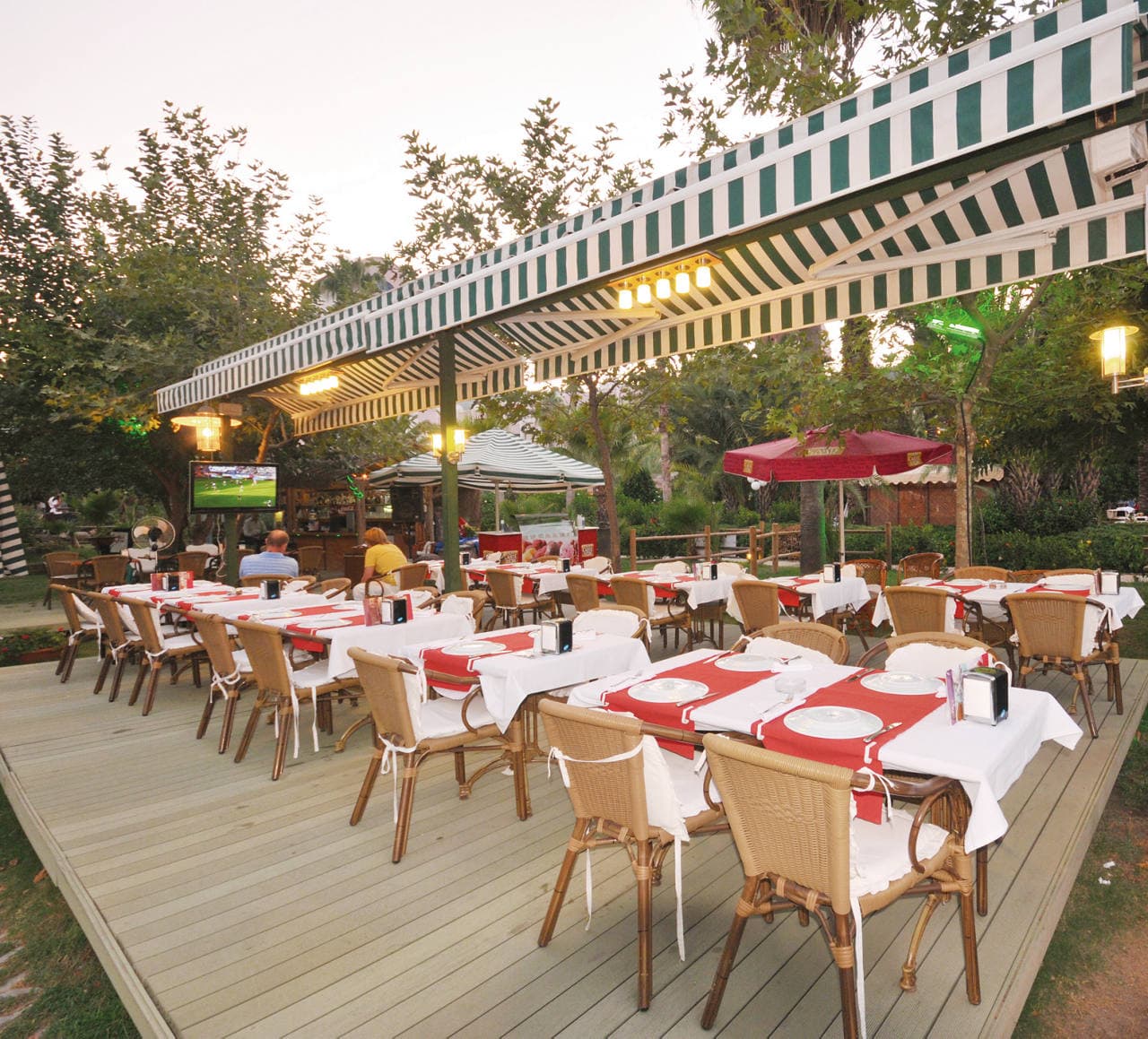 L'Etoile Beach Hotel - photo 3