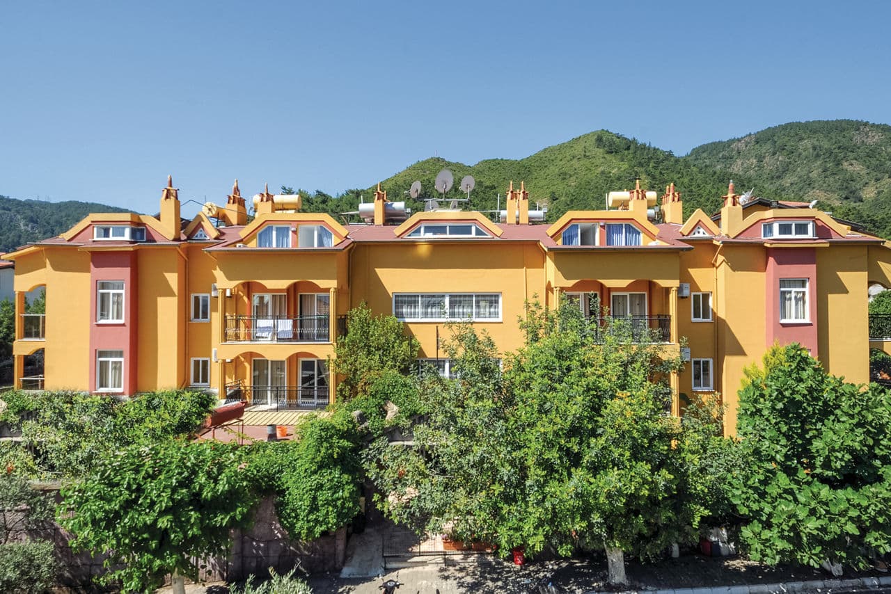 SCHOOL HOLIDAYS FAMILY BREAK UNDER £2000.00 - photo 2