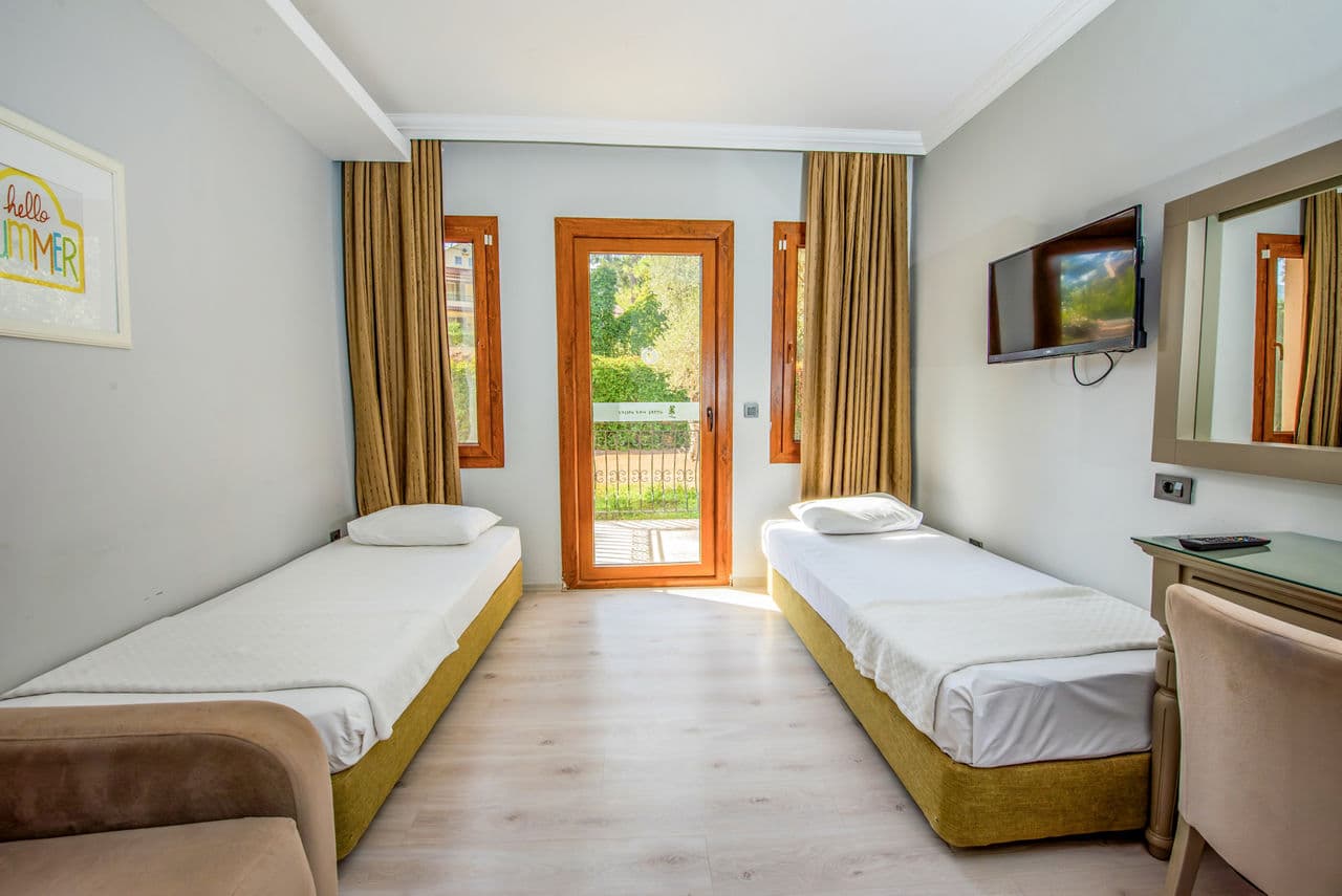 Pine Valley Hotel - photo 2