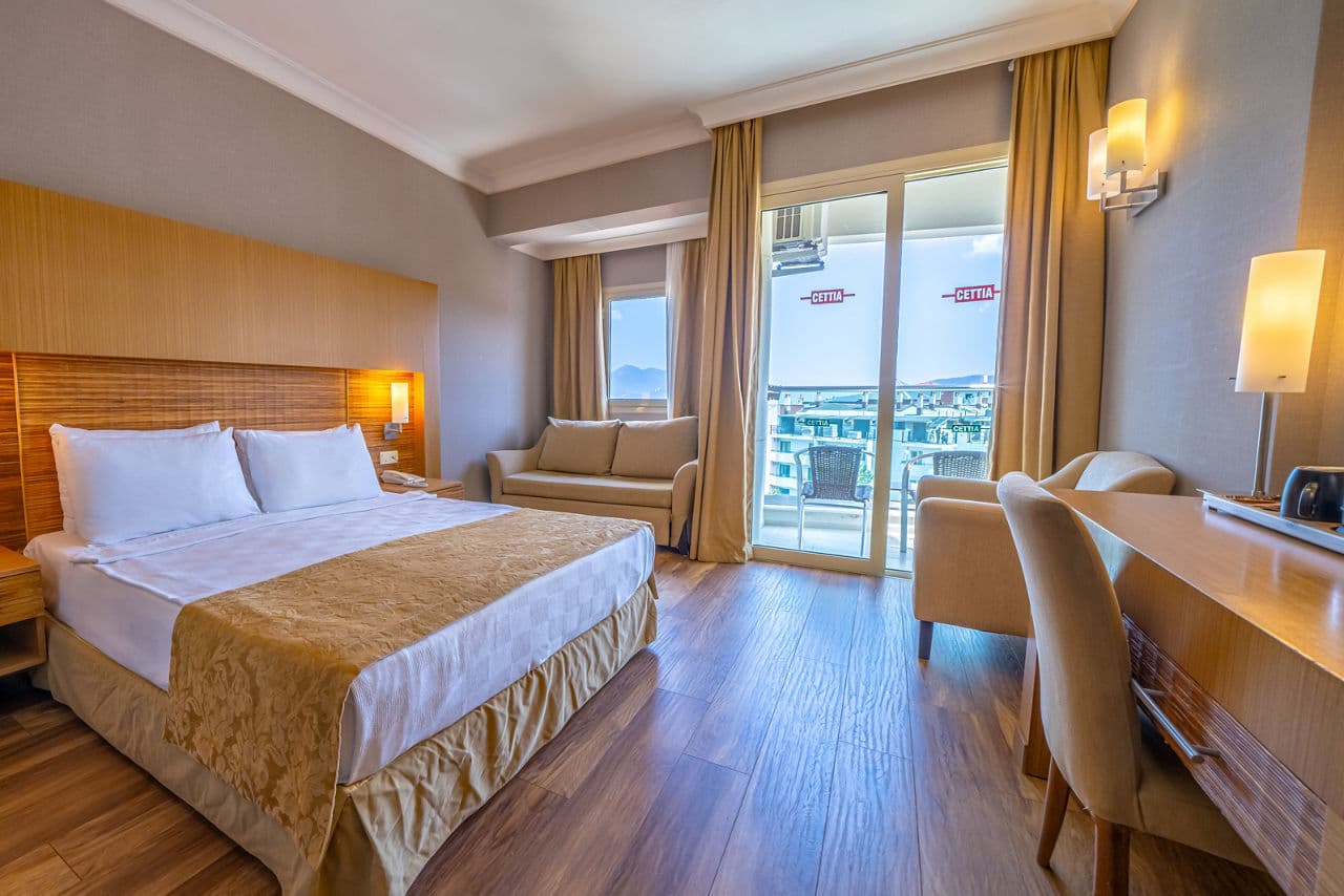 Grand Cettia Hotel - photo 2