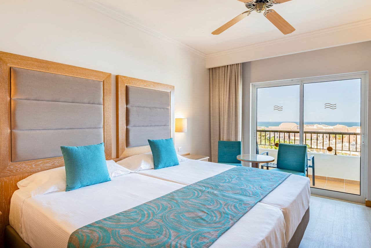 4*plus - 3HB Guarana in Olhos D'Agua, Algarve
