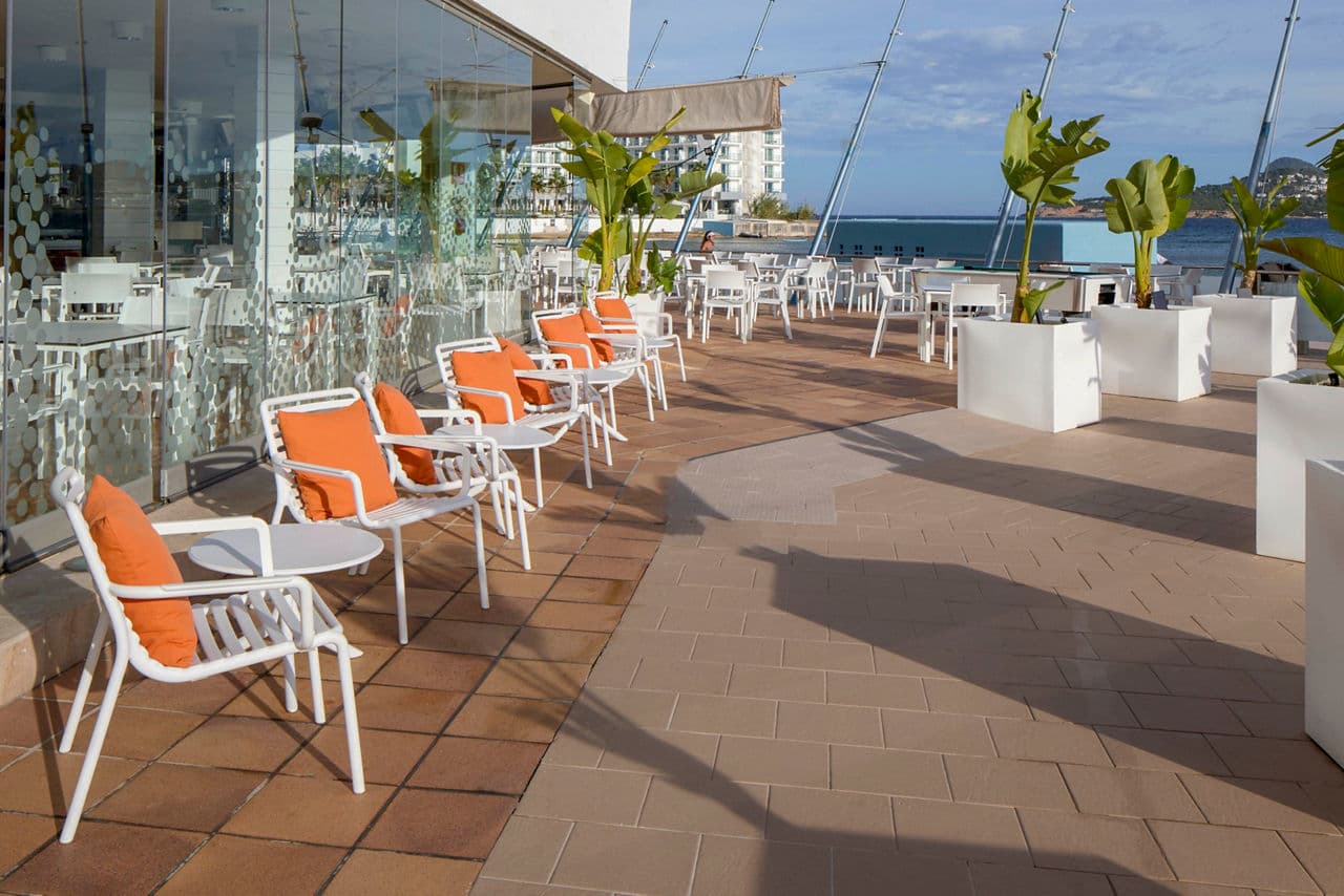 Playa Bella Apartments - photo 2
