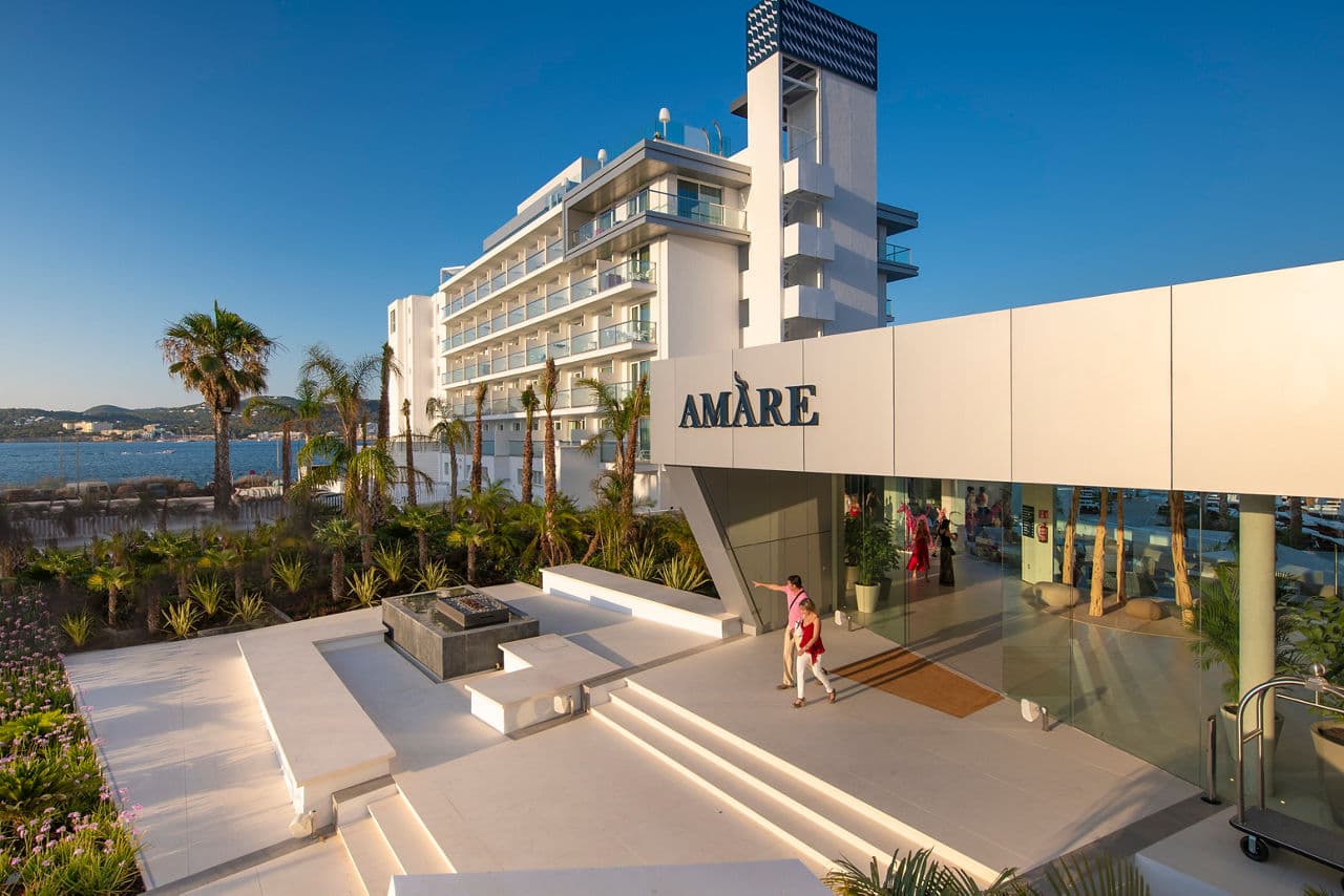 Amare Beach Hotel - photo 2