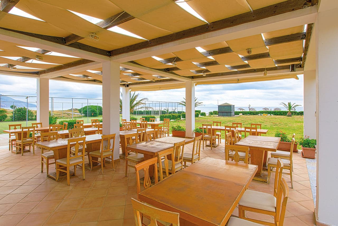 Sovereign Beach Hotel - photo 3