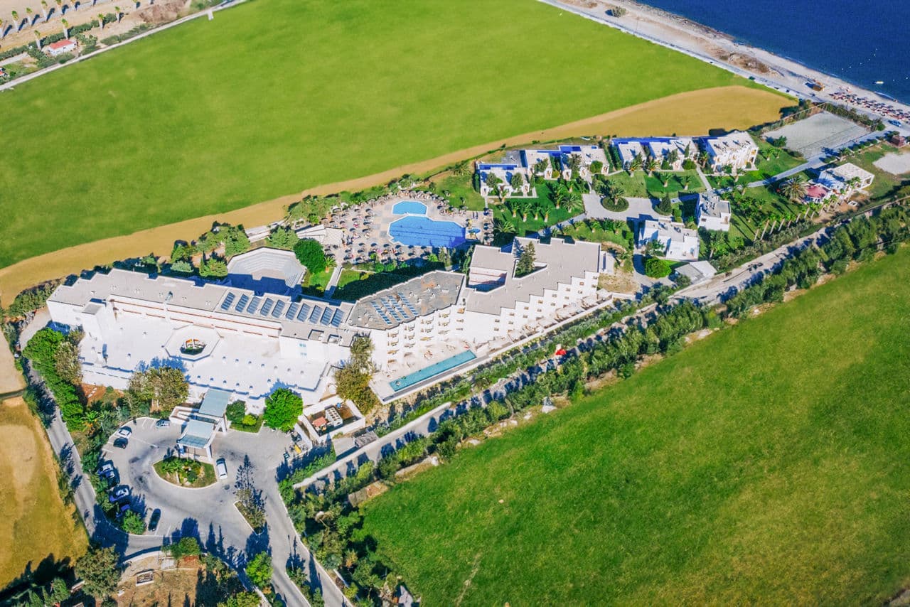 Sovereign Beach Hotel - photo 2