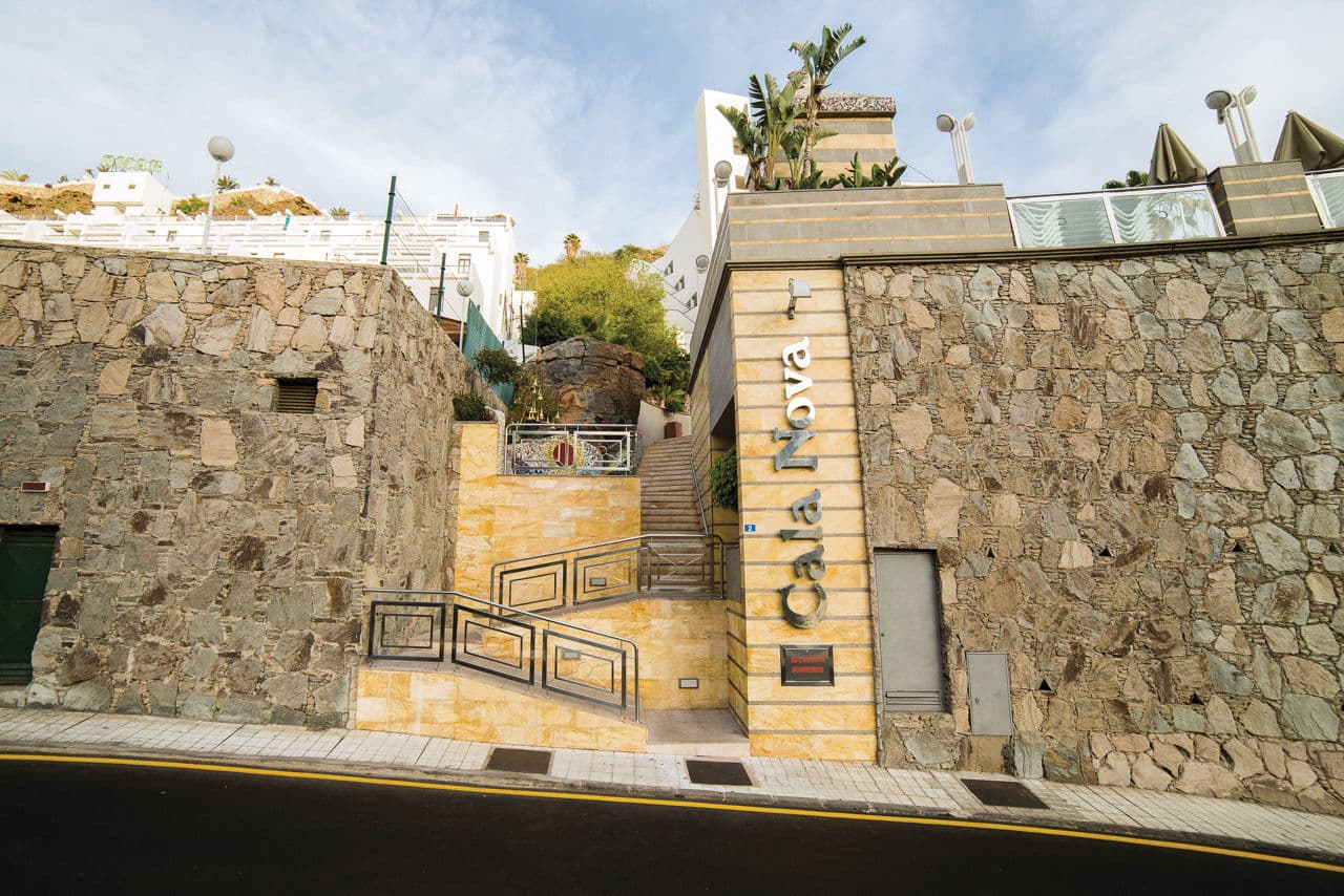 AMAZING LATE DEAL-FAMILY OF 4 HOLIDAY FOR ONLY £1527.00 - photo 2