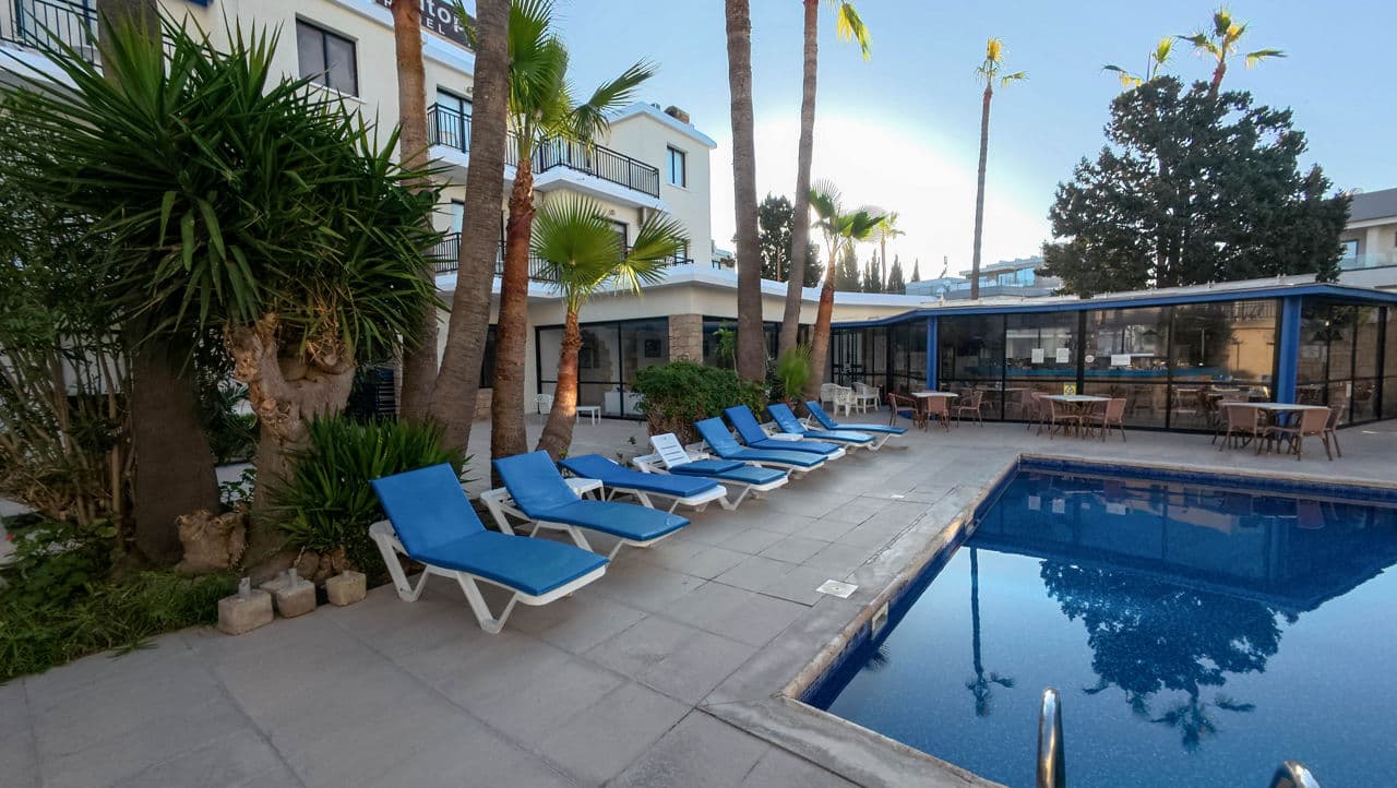 Hilltop Gardens Hotel - photo 3