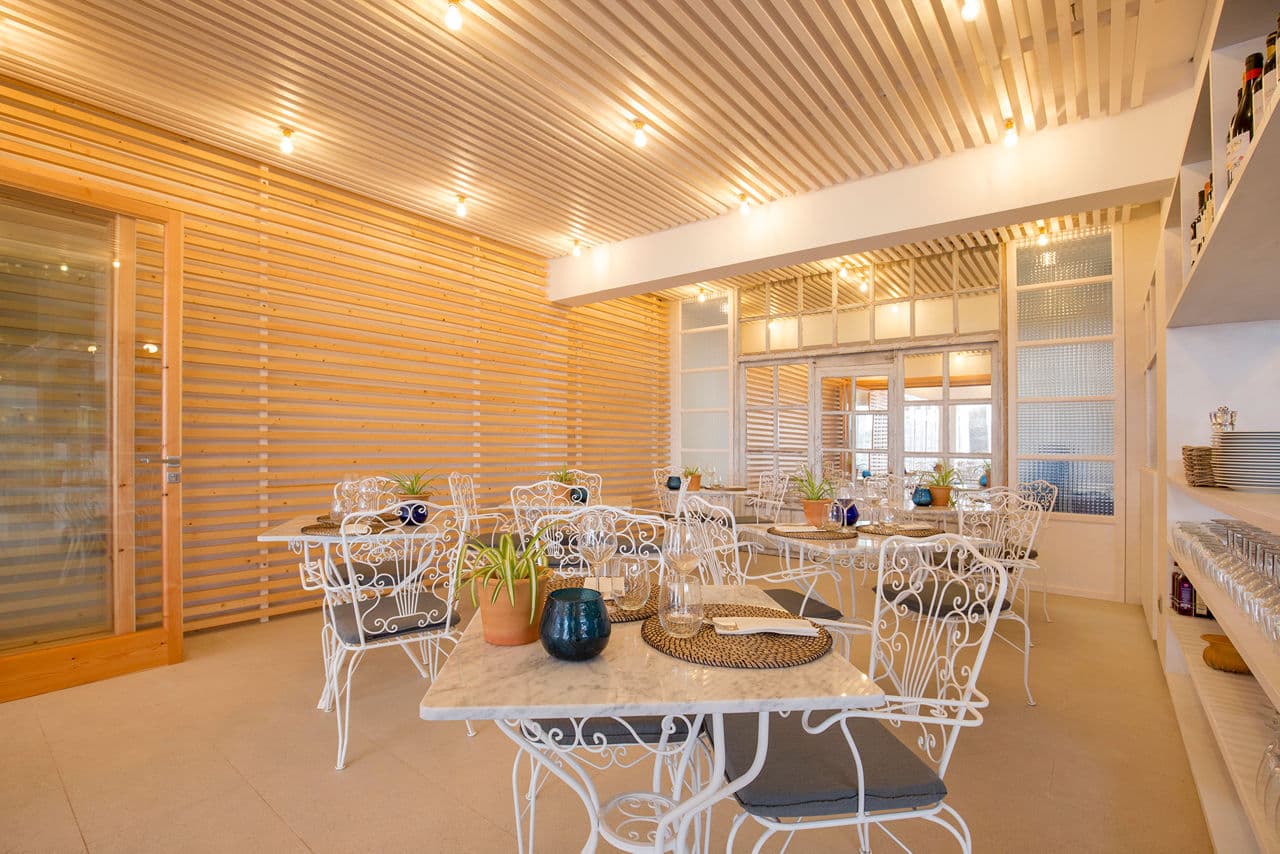 Romantic Hotel - photo 3