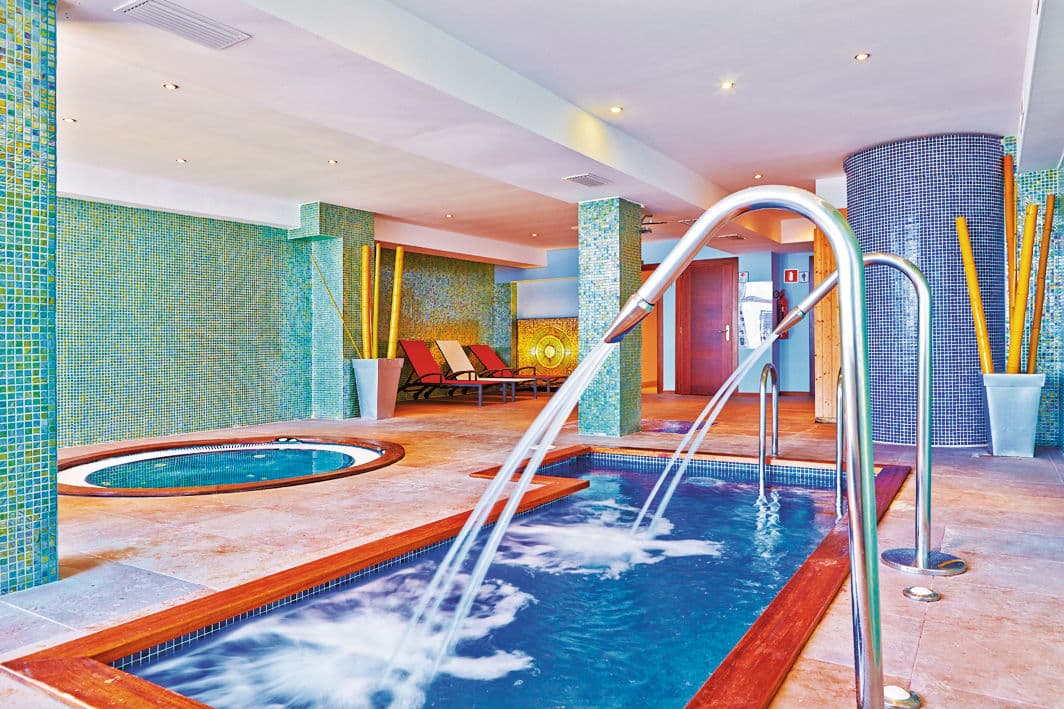 Flamboyan Caribe Hotel - photo 2