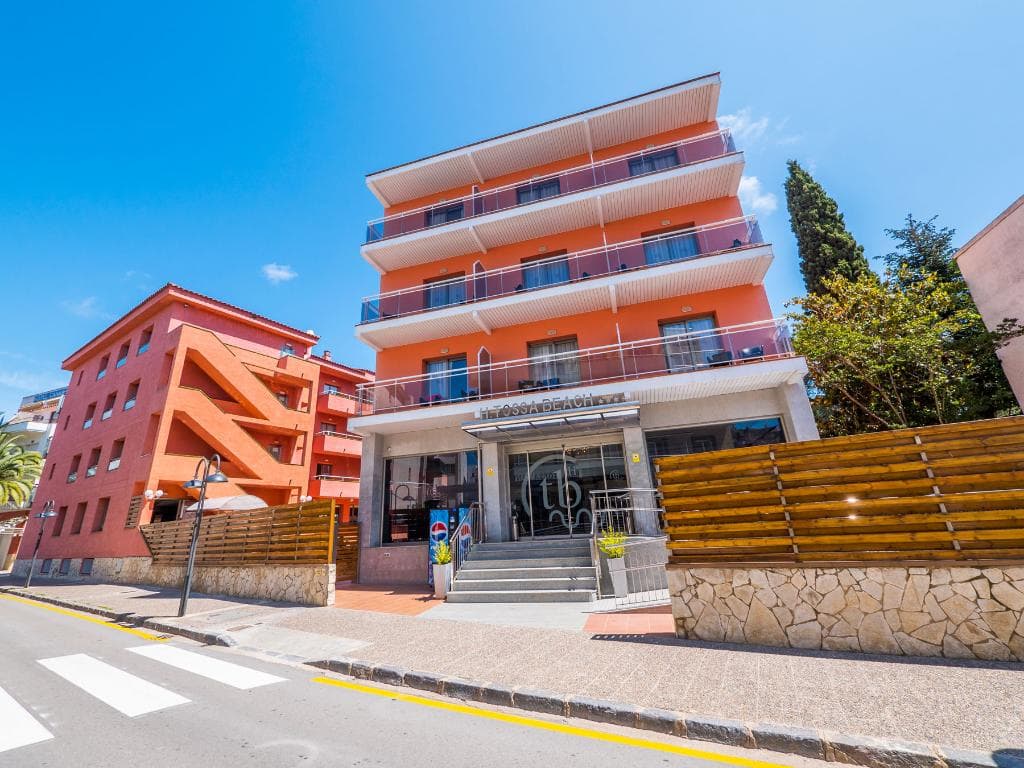 Tossa Beach Getaway - main photo