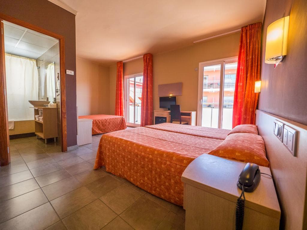 Tossa Beach Getaway - photo 2