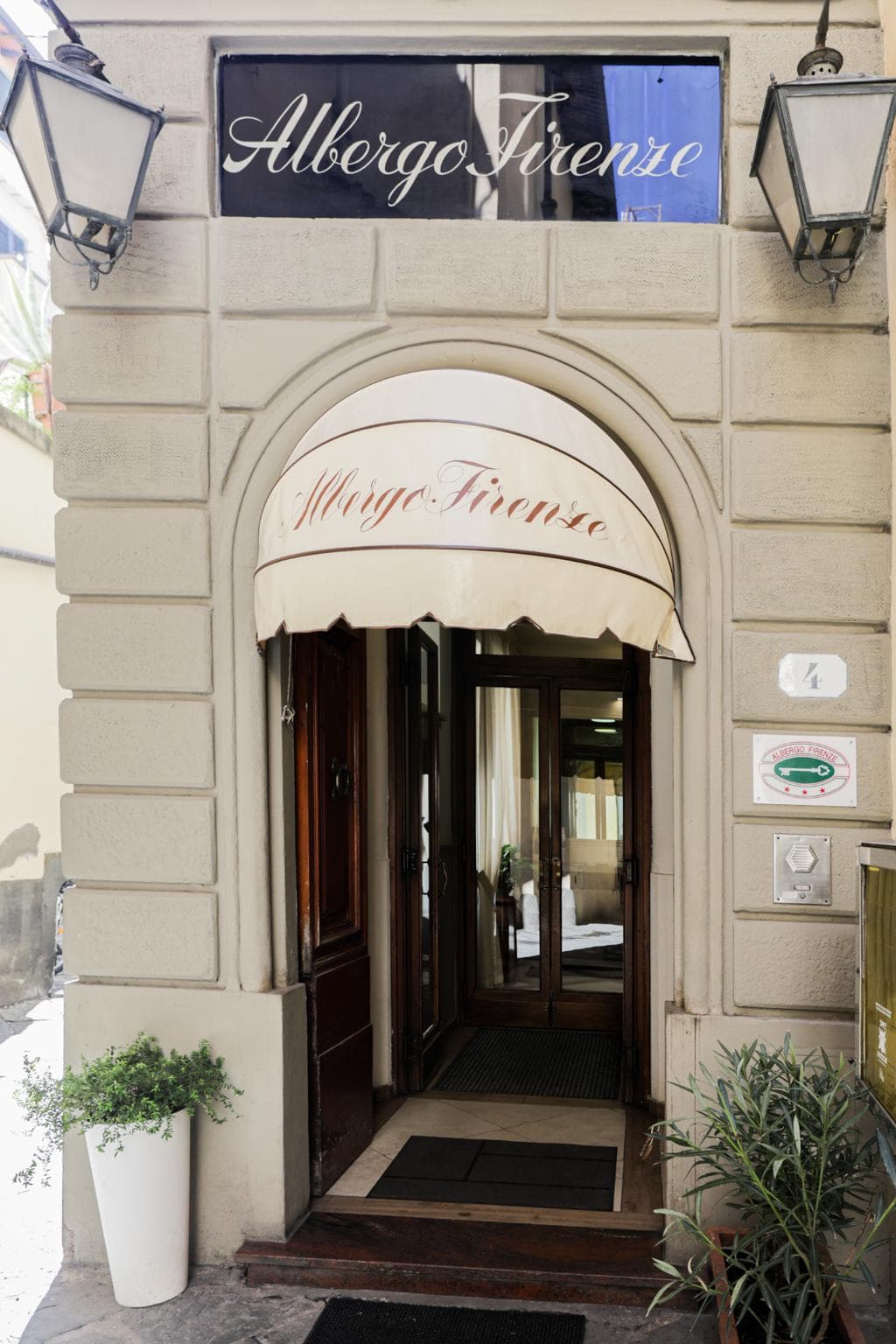 Florence, Albergo Firenze - photo 3