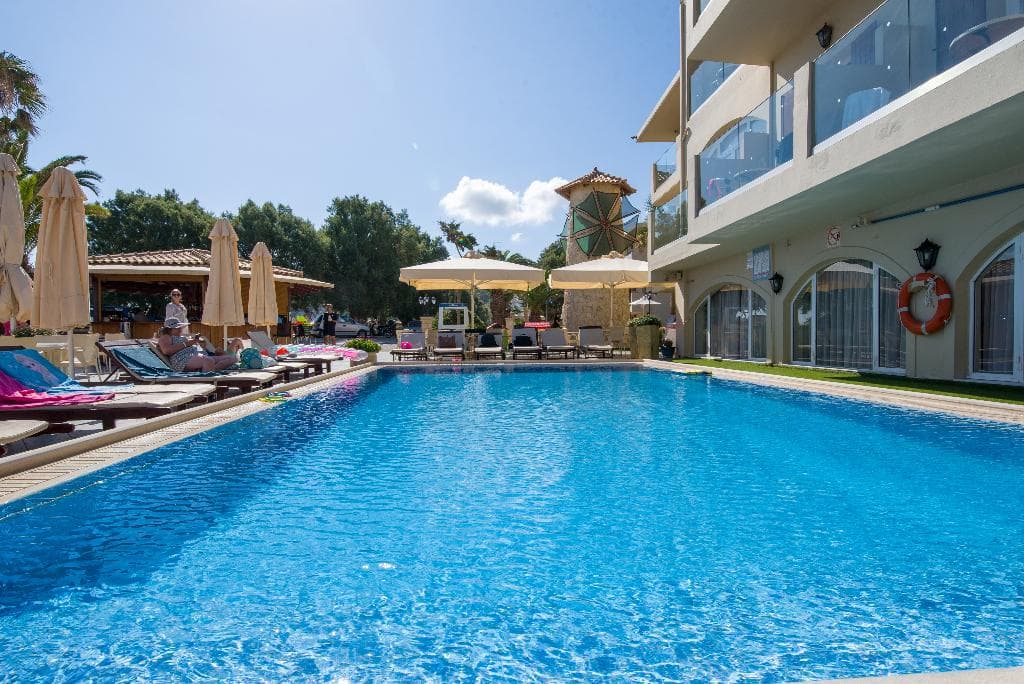 Beachfront retreat - photo 2