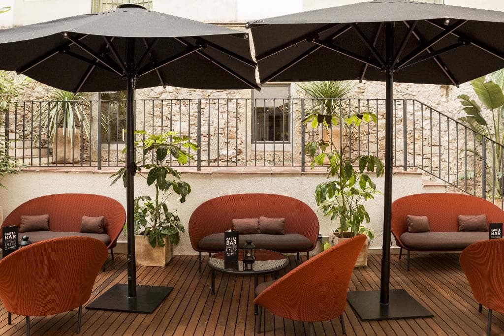 Garden bliss near Las Ramblas - photo 3