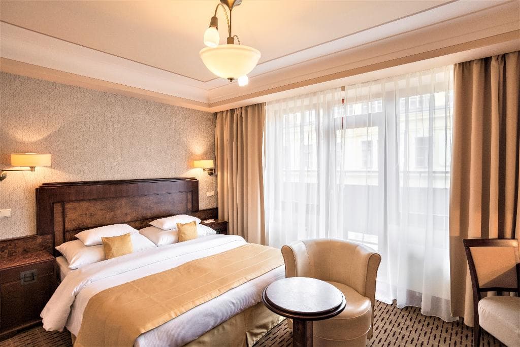 Hotel Majestic Plaza - photo 2