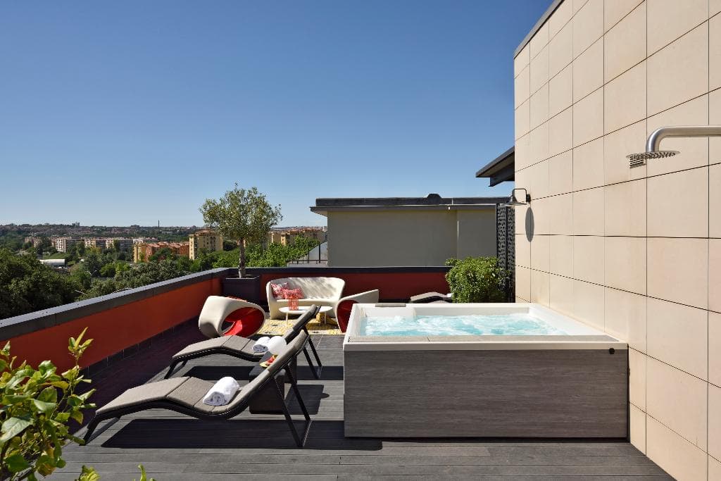 Stylish urban retreat - photo 2