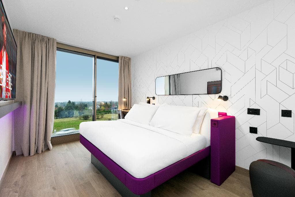Yotel Geneva Lake - photo 2