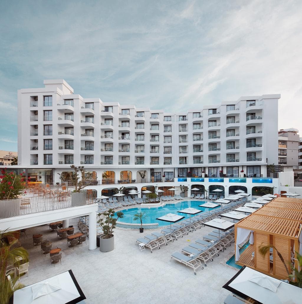 Lalila Blue Suites Getaway