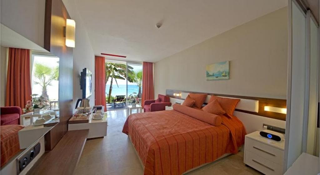 Beachfront hideaway - photo 2