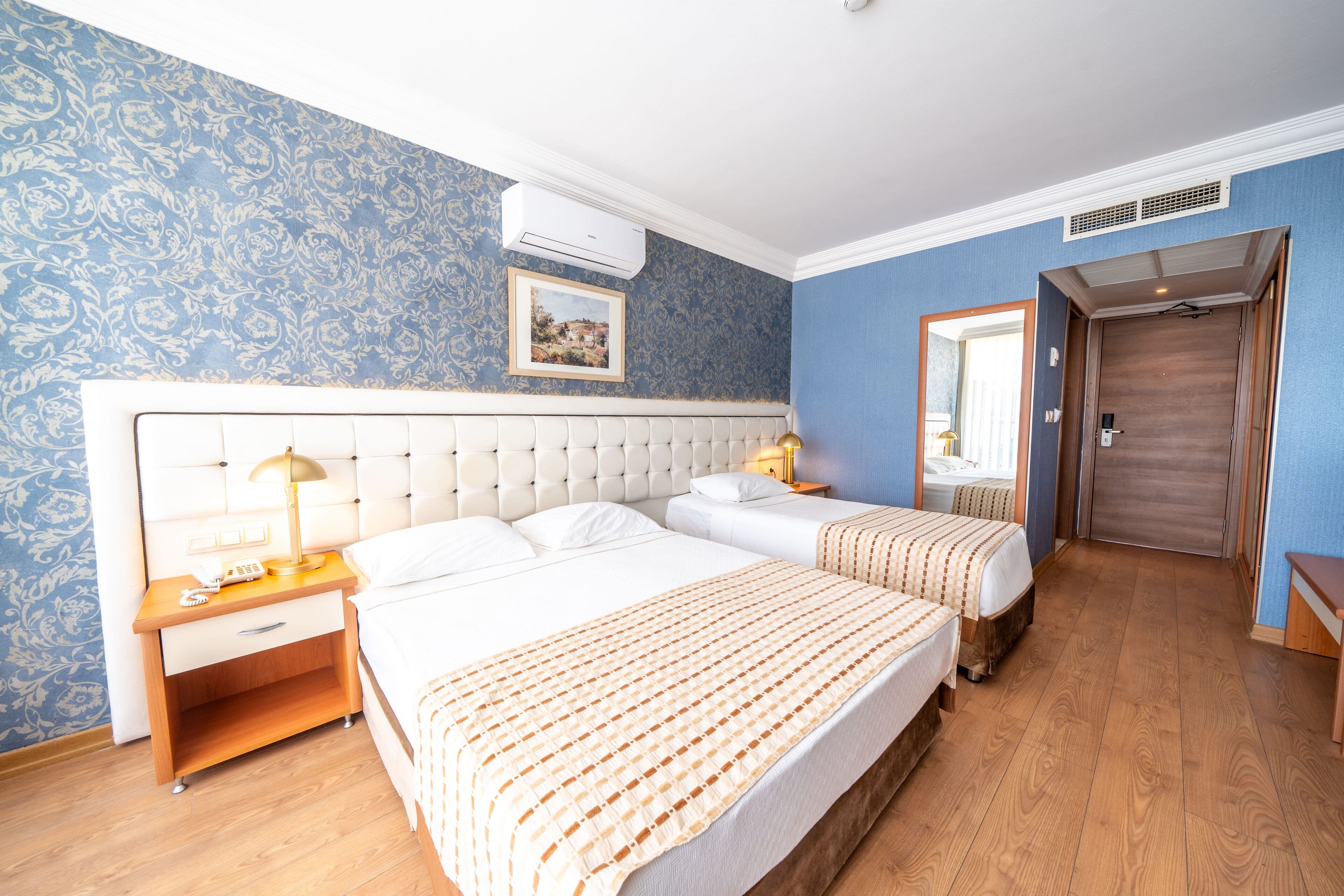 L'Etoile Beach Hotel - photo 2