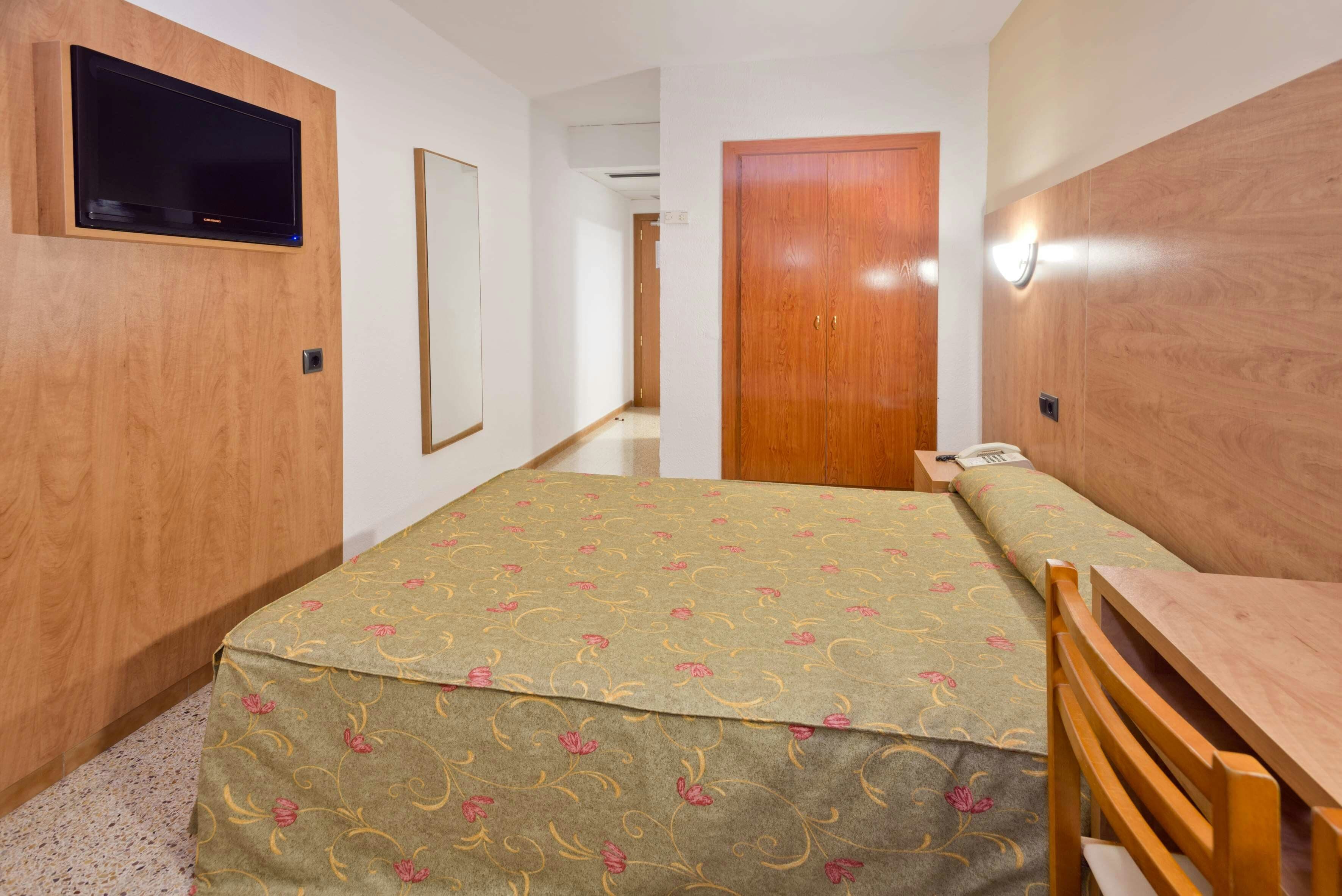 Quadruple Standard Room - photo 2