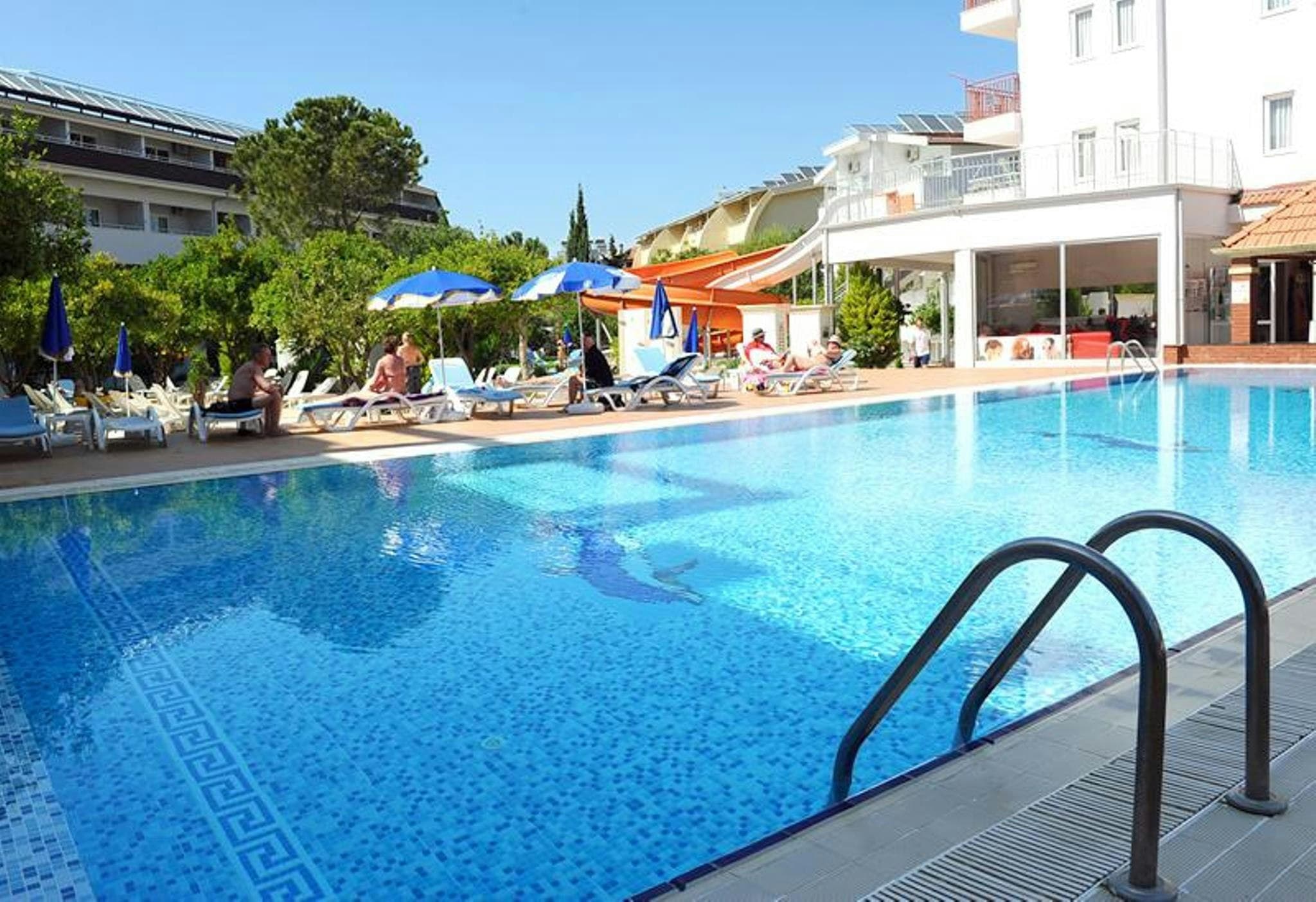 Catty Cats Garden Hotel - photo 3