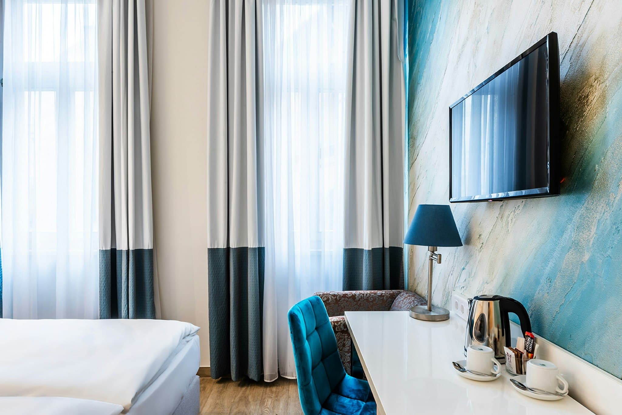 Atrium Hotel - photo 2