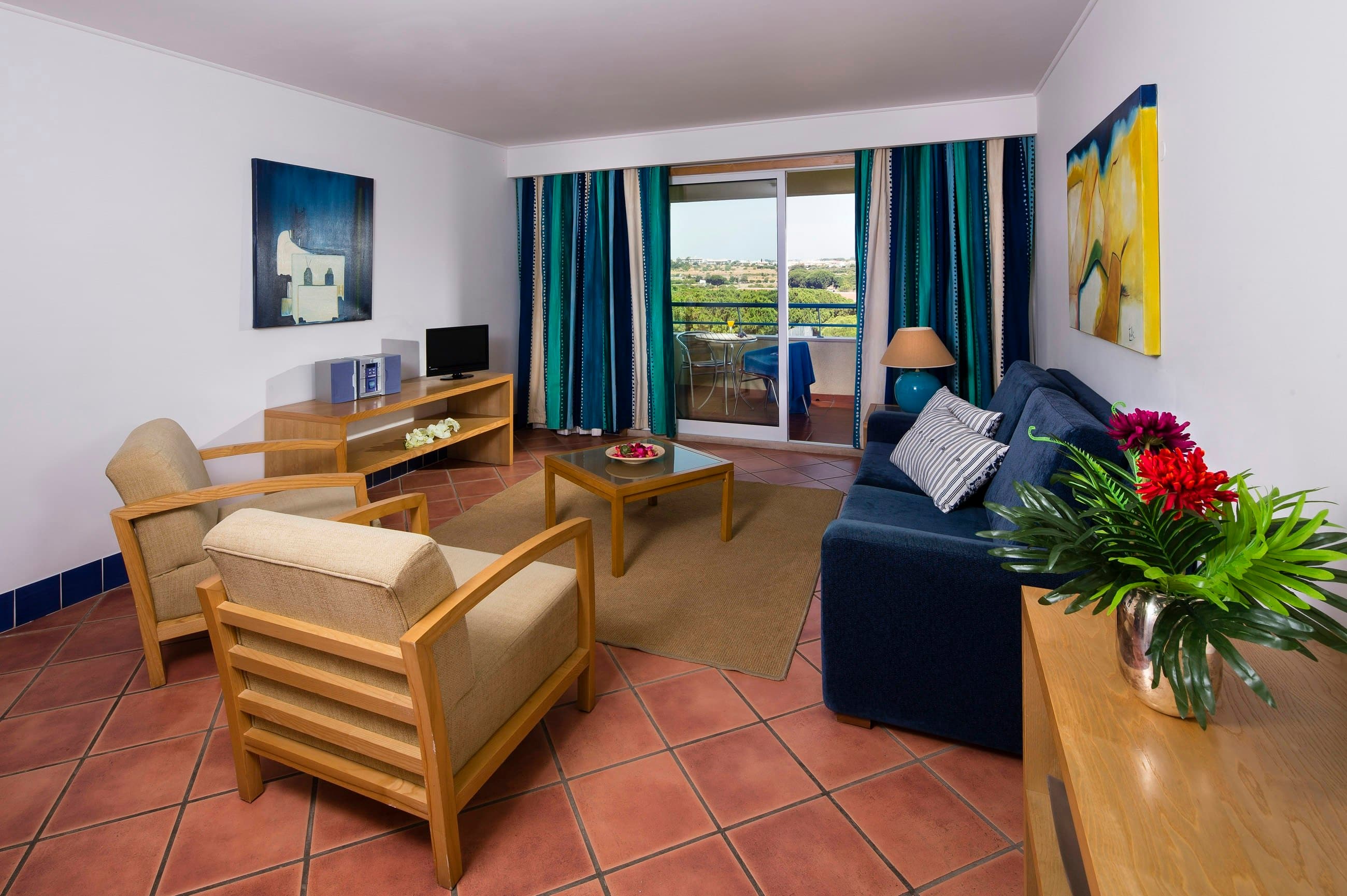 The Patio Suite Hotel - photo 2